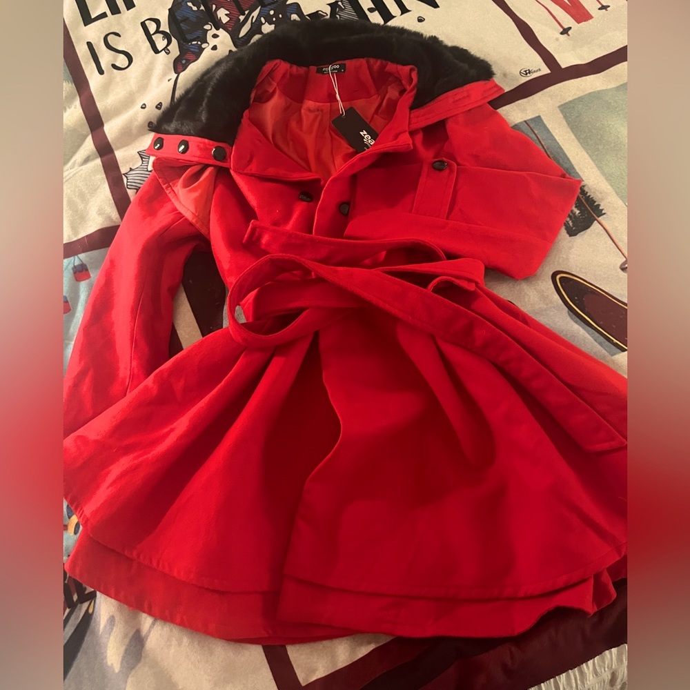NWT Holiday Red Faux Fur Collar Winter Coat – Belted Fit & Flare – Size M